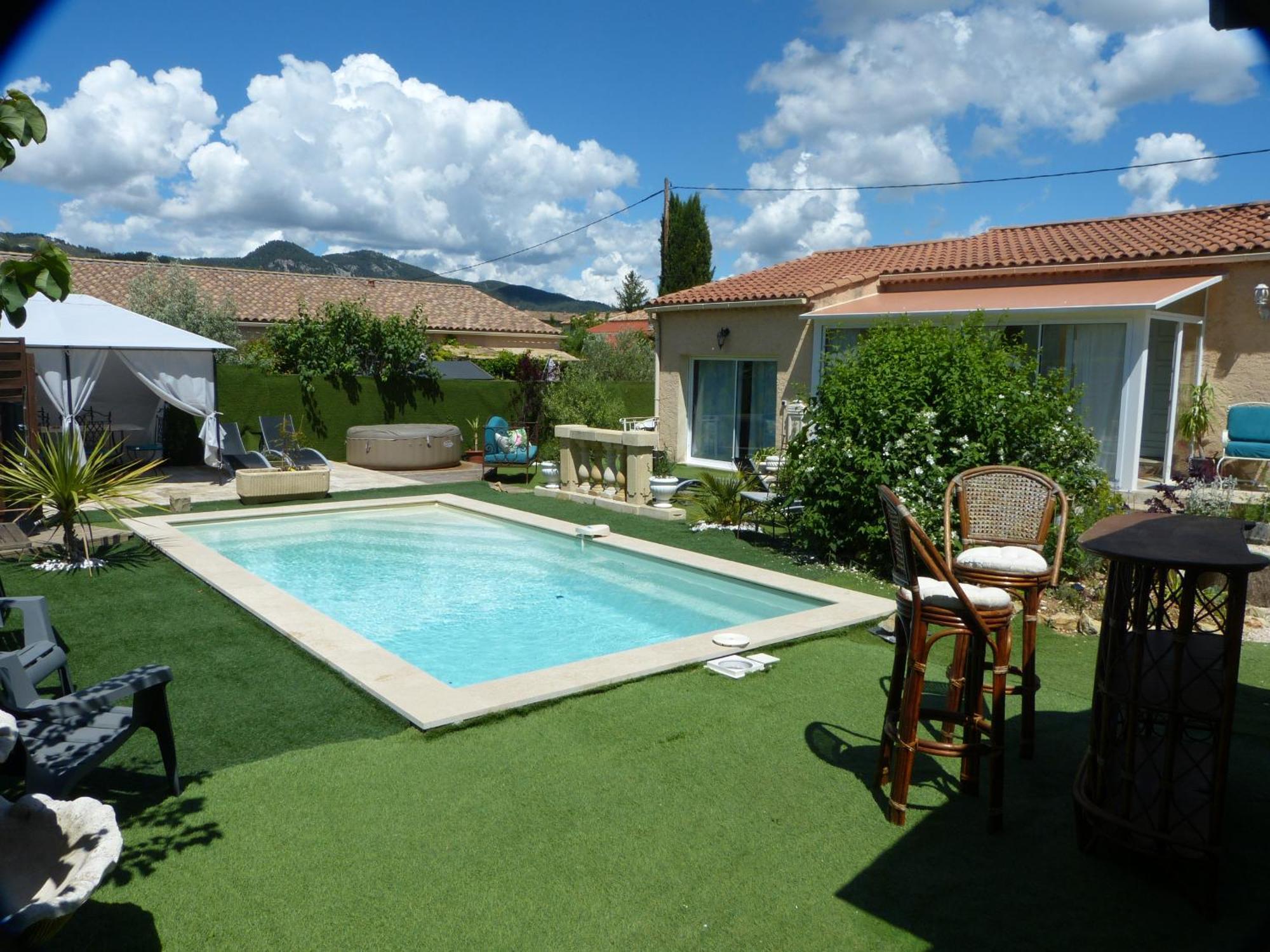 Eclats Du Sud Hebergements "Les Lavandes" Ou "Les Romarins" Meubles De Tourisme Classes 3 Etoiles Auriol Quarto foto